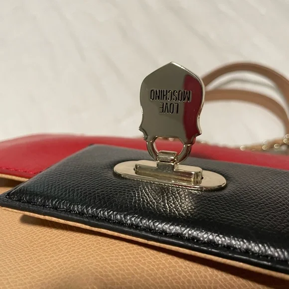 Love Moschino shoulder bag.